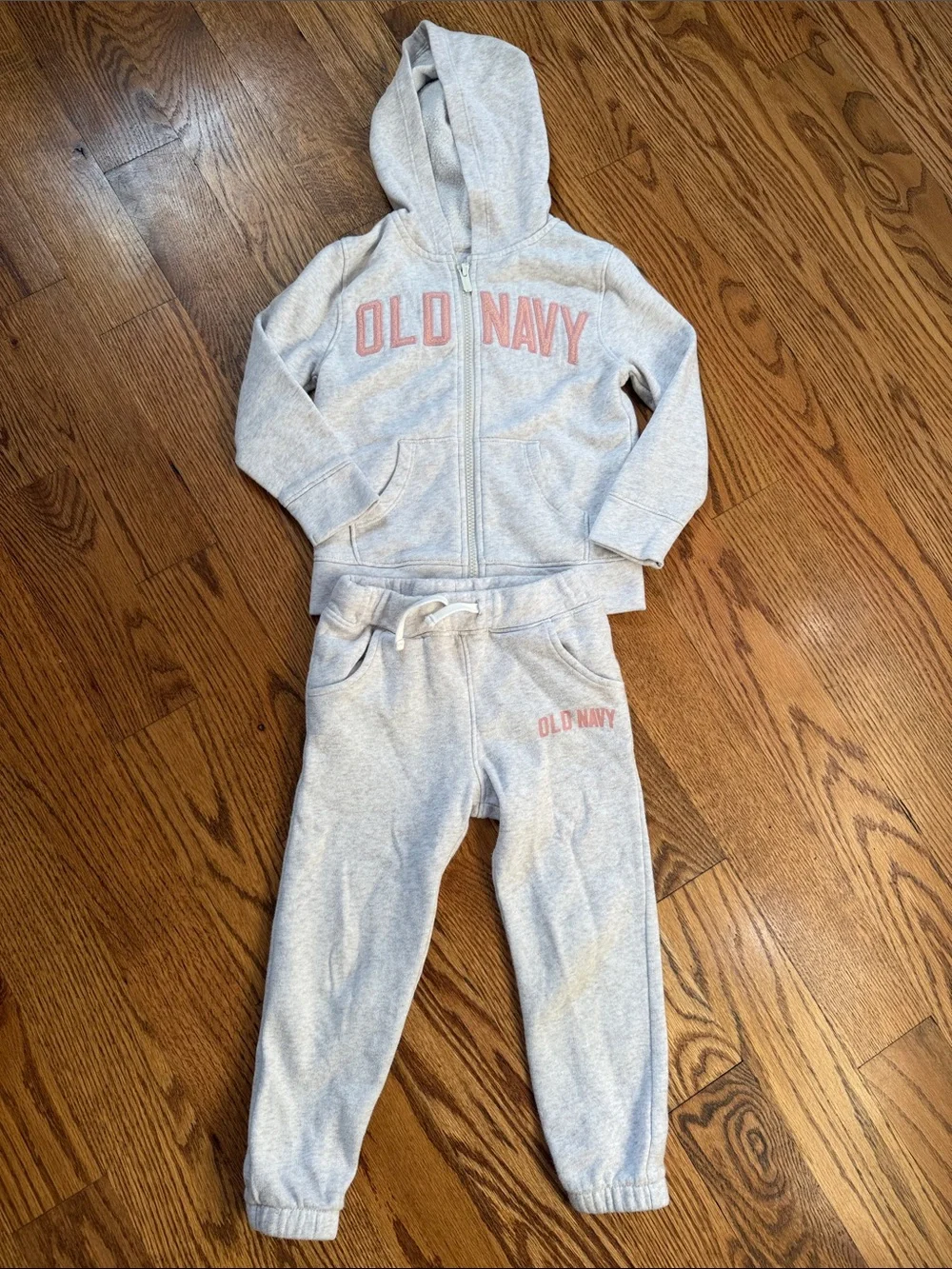 Girl’s Old Navy Matching Sweatsuit. Size 4T. Like New Condition.